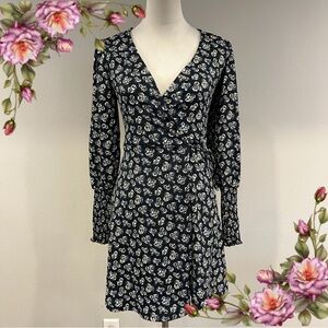Topshop long sleeves Floral‎ Wrap Dress -size 2
